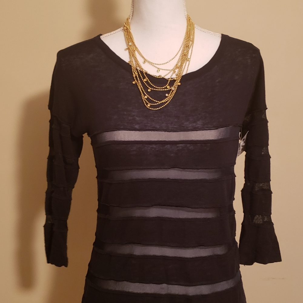 black very cute top.‌